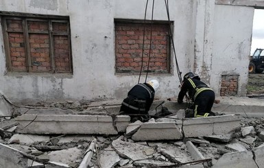 На Николаевщине бетонная плита раздавила подростка