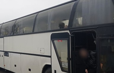 Близ Станицы Луганской задержали автобус, на котором везли ПЦР-тесты в Польшу с нарушением правил
