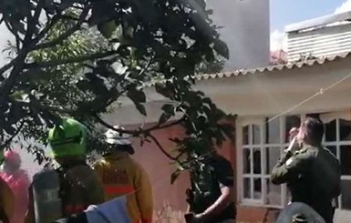 В Боливии военный самолет врезался в дом