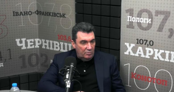 Данилов предположил, что у Януковича и Азарова есть активы в Украине