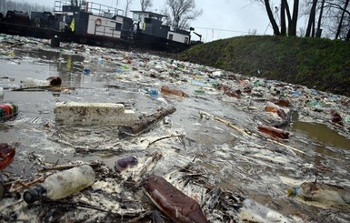 В Венгрии пожаловались на увеличившееся количество украинского мусора в Тисе