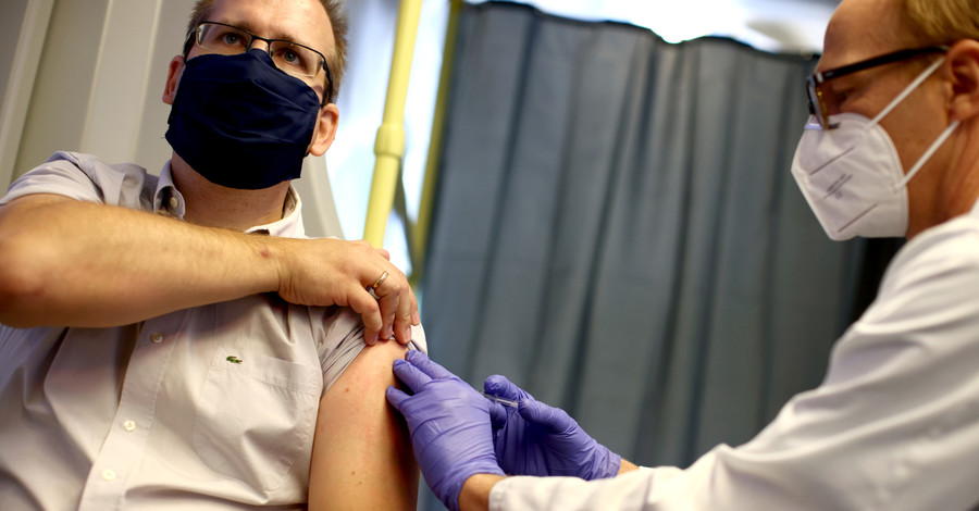 В Минздраве уверили, что в Украине смертей после вакцинации от коронавируса нет