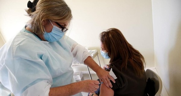В Украине получили прививки от коронавируса еще 4 616 человек