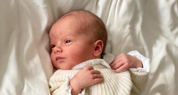 Придворные обнародовали первое фото новорожденного сына принца Швеции