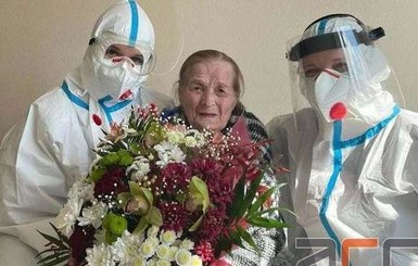В Черновцах от коронавируса вылечили 100-летнюю бабушку, которая впервые в жизни попала в больницу как пациентка