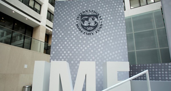 Пять условий от МВФ: что изменится для украинцев, если власть их выполнит
