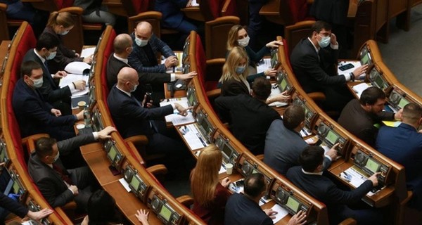 Рада лишила депутатских полномочий Скичко и Колыхаева