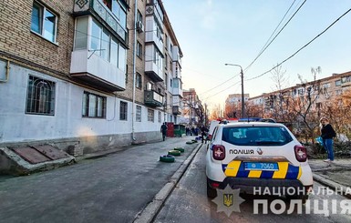 В Николаеве мужчина забаррикадировался в квартире с боевой гранатой