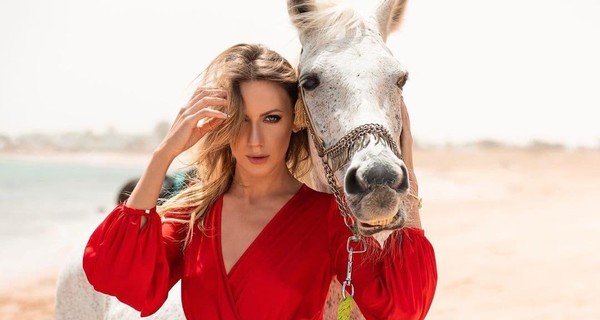 Леся Никитюк кардинально сменила имидж и обиделась на парикмахера