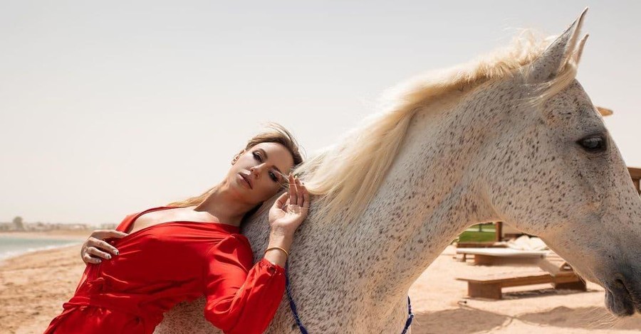 Леся Никитюк поборола страх лошадей: В 15 лет меня сбросил конь
