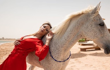 Леся Никитюк поборола страх лошадей: В 15 лет меня сбросил конь