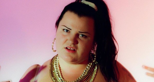 Ты же педагог: Алену Алену упрекнули за лайки под фото “странных” девушек 