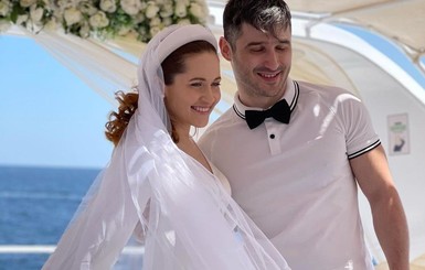 Актеры Наталка Денисенко и Андрей Фединчик сыграли свою четвертую свадьбу