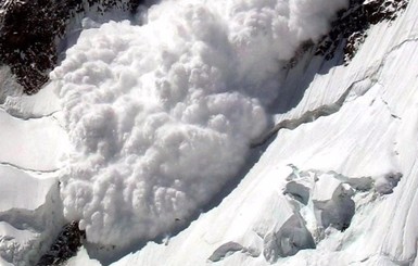Синоптики предупредили туристов о сходе лавин в Карпатах