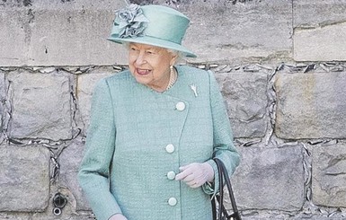 Секреты монаршего гардероба: одинаковые пальто принца Чарльза и брюки Елизаветы II