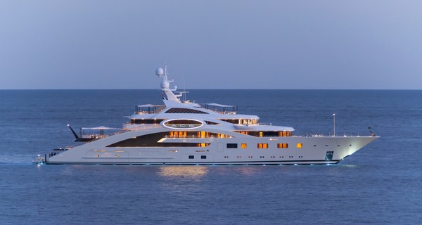 Экс-миллиардер Юрий Косюк продает 85-метровую яхту, чтобы погасить долги