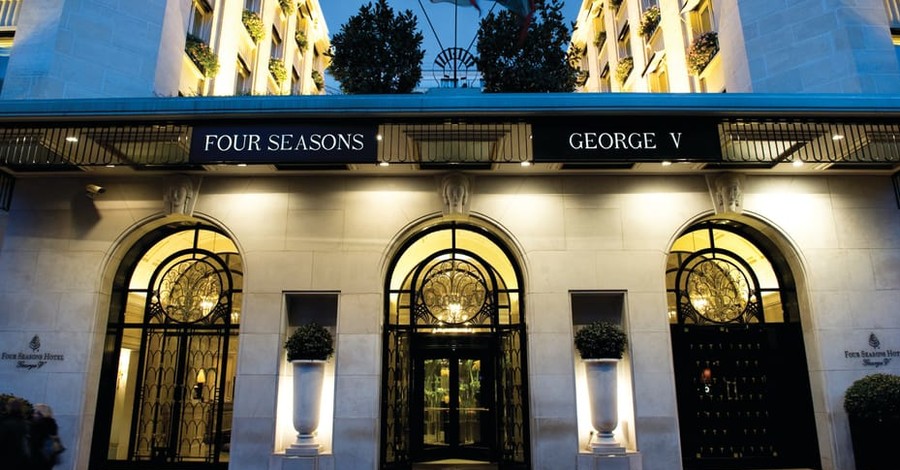 В Париже отель, который называют лучшим в мире, ограбили на 100 тысяч евро  