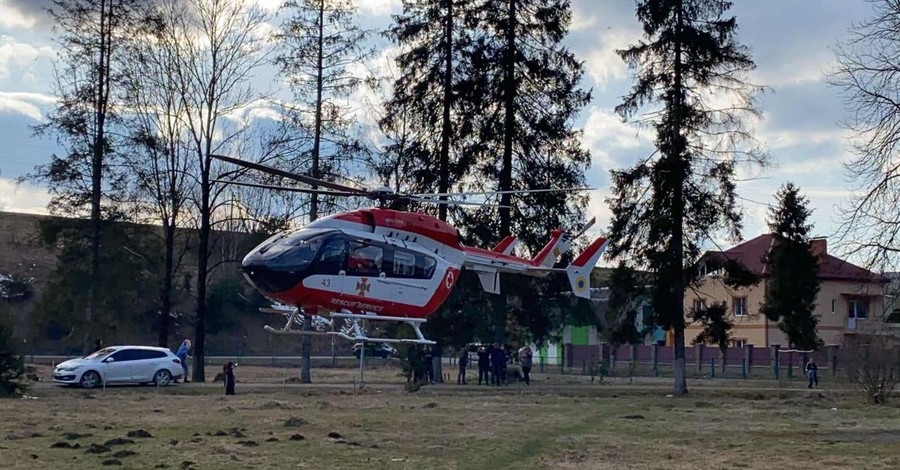 В Украине впервые транспортировали пациентку вертолетом