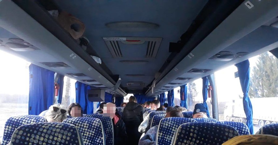 Пограничники не пустили в Украину 35 белорусов с фейковыми COVID-справками