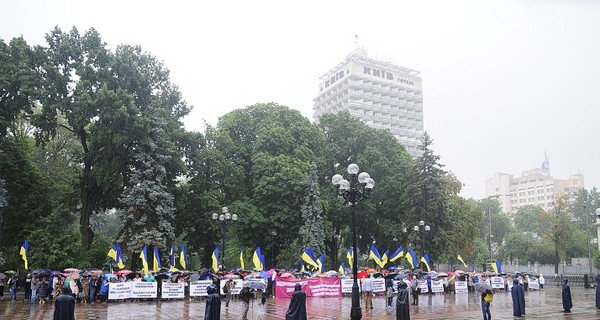 Запорожцы в Киеве требуют принять законопроект о спецстатусе  из-за экологии 
