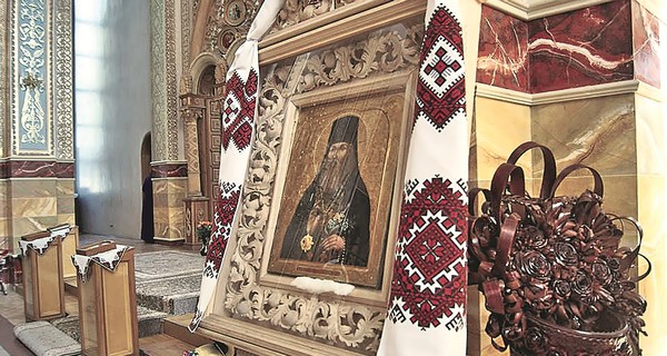 Подо Львовом икона замироточила после молитвы патриарха