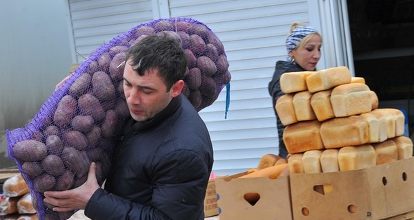 Харьковские чиновники переплатили за хлеб и картошку больше миллиона