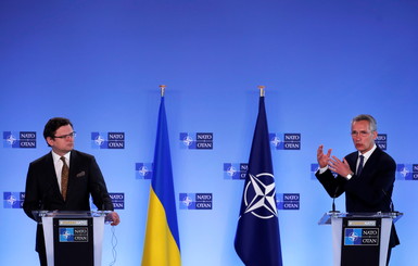 Генсек НАТО на встрече с Кулебой назвал 