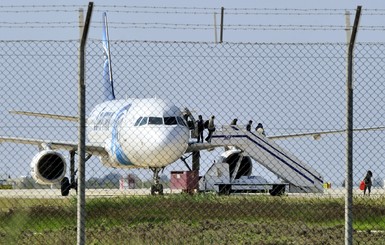 Мужчина захватил самолет в Египте, чтобы увидеться с бывшей женой-киприоткой