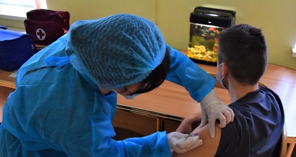 На вакцинацию в Украине выделили дополнительные 6.5 миллиардов, которые просил Степанов