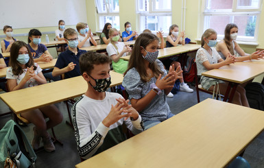 В Ровно ослабили карантин: транспорт снова возит льготников, дети идут в школы