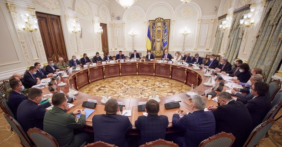 Зеленский собирает СНБО: обсудят обострение на Донбассе и новые санкции контрабандистам