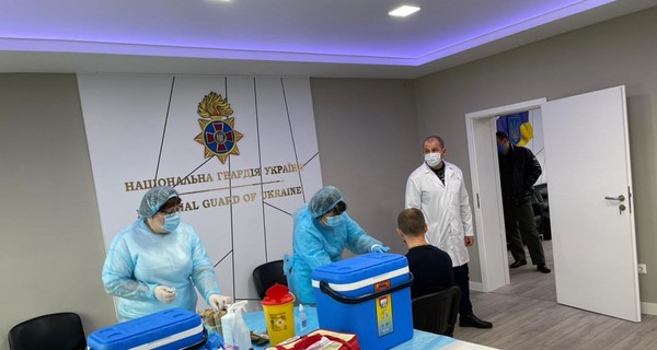 В Украине начали прививать сотрудников МВД