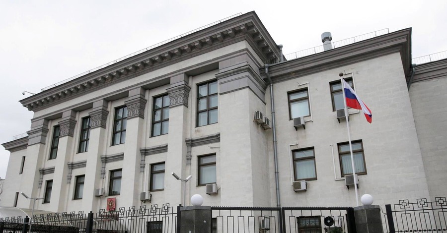 Украина высылает старшего дипломата посольства России из-за выдворения консула в Санкт-Петербурге