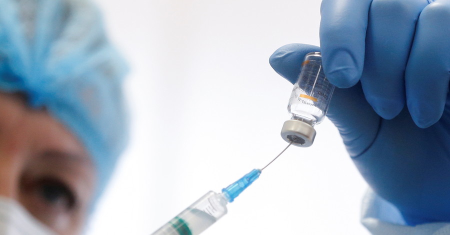 Семейный доктор или частная клиника: где быстрее сделают вакцинацию от коронавируса? 