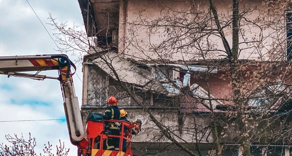 В многоэтажке Киева обвалился балкон