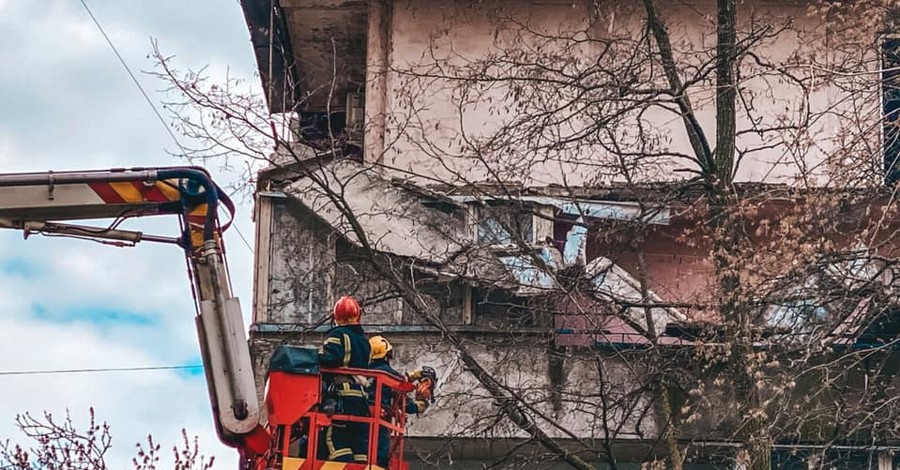 В многоэтажке Киева обвалился балкон