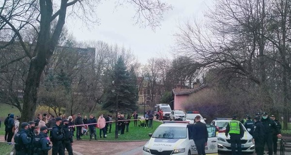 В парке Львова пьяный мужчина избил двоих патрульных