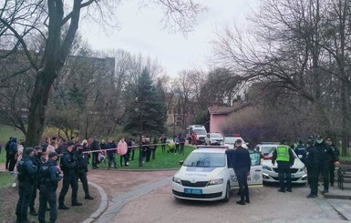 В парке Львова пьяный мужчина избил двоих патрульных