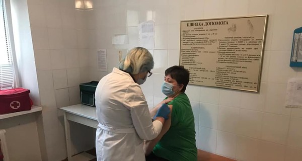 В Минздраве объяснили, почему в Киевской области вакцину Pfizer получили в основном сотрудники интернатов