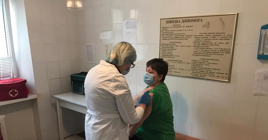В Минздраве объяснили, почему в Киевской области вакцину Pfizer получили в основном сотрудники интернатов