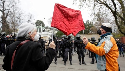 Под посольством России в Праге прошла акция протеста