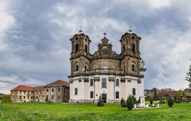 Волонтеры, спасающие уникальный костел: Таких храмов всего два: один в Прикарпатье, второй в Италии