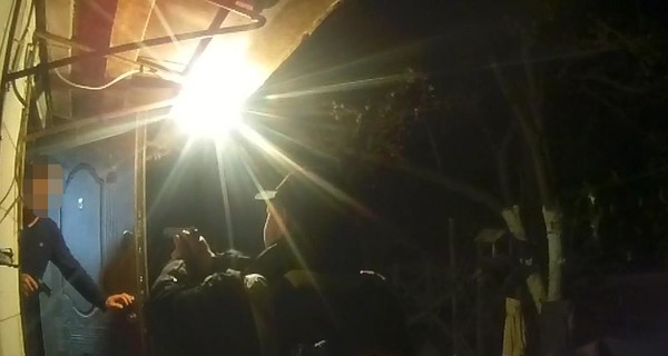 На Житомирщине мужчина угрожал сжечь себя и дом, а от полиции отстреливался