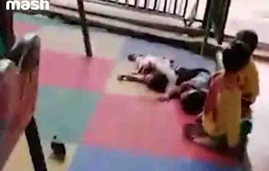 В Китае мужчина с ножом напал на детский садик, ранены 16 детей