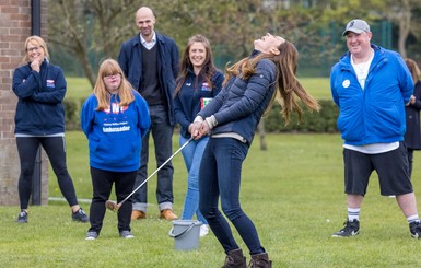 Кейт Миддлтон рассмешила британцев неуклюжей игрой в гольф