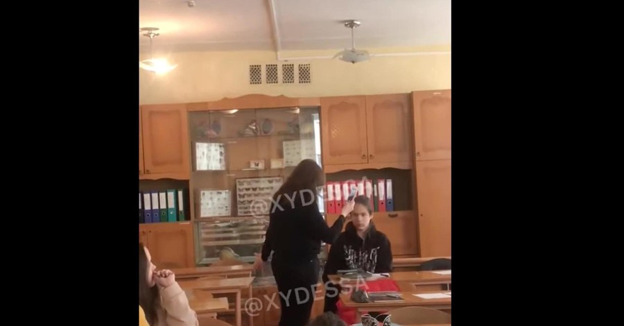 Полиция и мэрия Одессы подтвердили, что восьмиклассник брызнул в лицо педагога из газового баллончика 