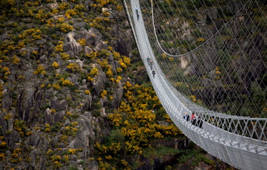 В Португалии открыли самый длинный в мире пешеходный подвесной мост
