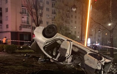 В Киеве в смертельной аварии погибла 18-летняя девушка