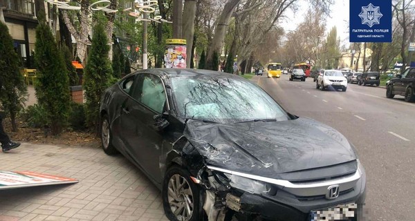 В Одессе машину отбросило на пешехода из-за ДТП