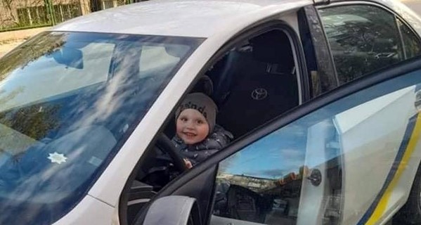 В Тернополе полицейские осуществили мечту двухлетнего мальчика